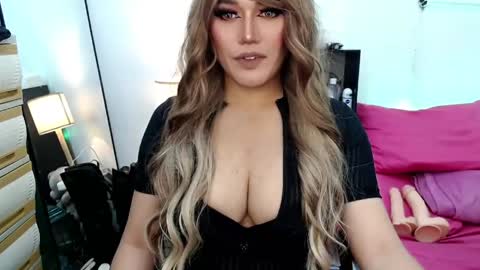 Snapshot of solacegoddess chatting on 05.17.26 SOLACE SOLANA online show from 05.17.26