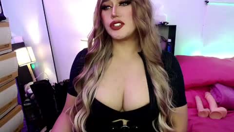 Snapshot of solacegoddess chatting on 05.19.26 SOLACE SOLANA online show from 05.19.26