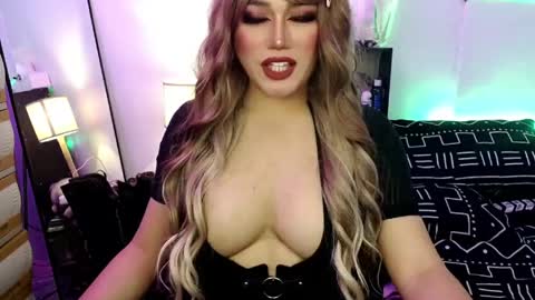 Snapshot of solacegoddess chatting on 05.21.26 SOLACE SOLANA online show from 05.21.26