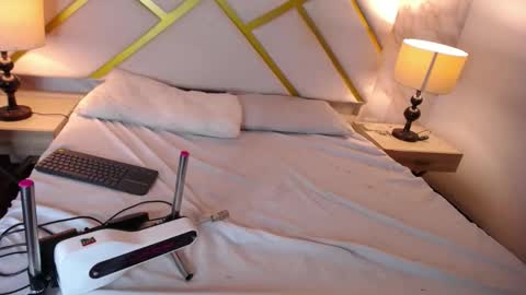 Snapshot of solara_ chatting on 11.24.25 solara online show from 11.24.25