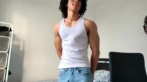 Hi Im Weller Check my Bio  online show from 05.04.26