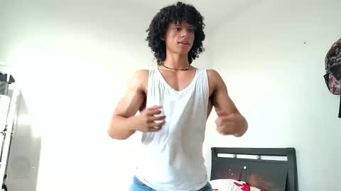 Hi Im Weller Check my Bio  online show from 05.06.26