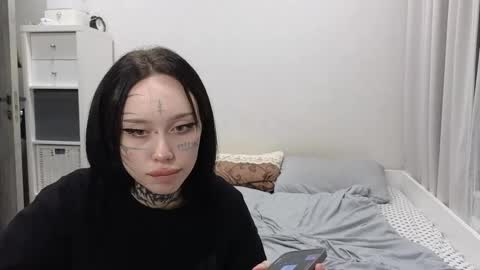 Snapshot of somniya chatting on 09.18.25 somniya online show from 09.18.25