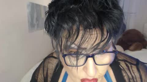 Snapshot of sondrariddle chatting on 11.11.25 sondrariddle online show from 11.11.25