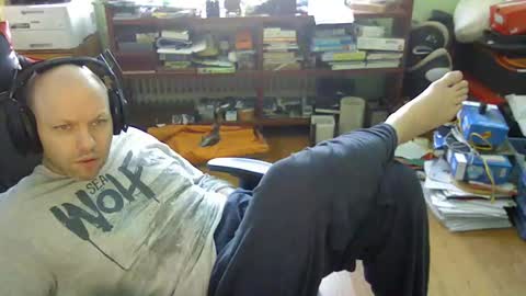 Snapshot of songoku81 chatting on 02.27.25 Tom online show from 02.27.25