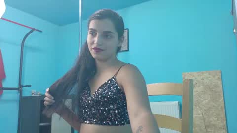 Snapshot of soniamoonnnnn chatting on 06.19.26 Sonia online show from 06.19.26