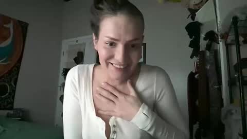 Snapshot of sonnieday chatting on 05.24.26 Sonnie Day online show from 05.24.26