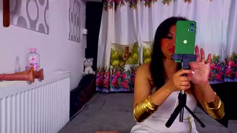 Snapshot of sonya_wet_ chatting on 05.19.26 Sonya online show from 05.19.26