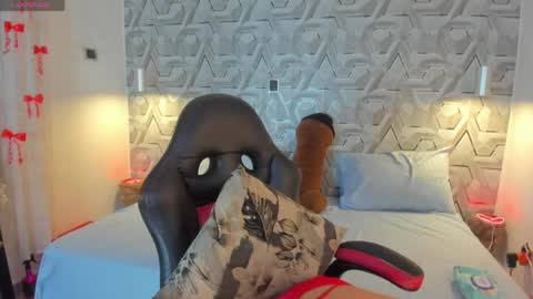 Snapshot of sophi_01 chatting on 05.28.26 sophie online show from 05.28.26