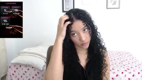 Snapshot of sophi_baby chatting on 09.18.25 Sophi baby online show from 09.18.25