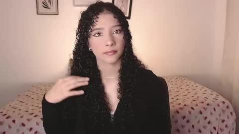 Snapshot of sophi_baby chatting on 10.10.25 Sophi baby online show from 10.10.25