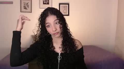 Snapshot of sophi_baby chatting on 10.13.25 Sophi baby online show from 10.13.25