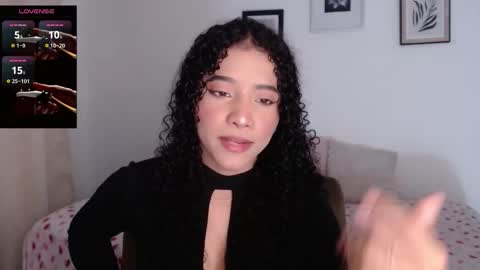 Snapshot of sophi_baby chatting on 10.30.25 Sophi baby online show from 10.30.25