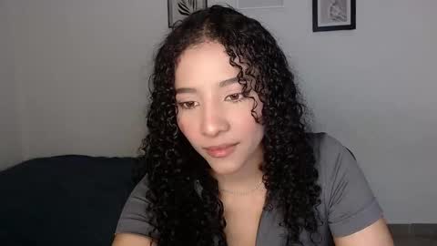 Snapshot of sophi_baby chatting on 11.19.25 Sophi baby online show from 11.19.25