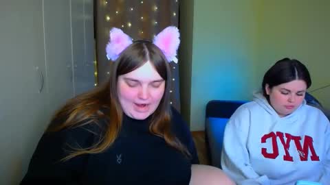 Snapshot of sophia__olsen chatting on 11.30.25 sophia__olsen online show from 11.30.25