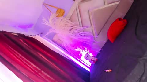 Snapshot of sophia_horny19 chatting on 06.16.26 sophia_horny19 online show from 06.16.26
