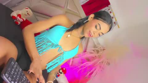 Snapshot of sophia_horny19 chatting on 07.08.26 sophia_horny19 online show from 07.08.26