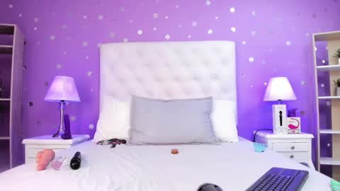 Snapshot of sophia_models chatting on 10.18.25 Sophia online show from 10.18.25