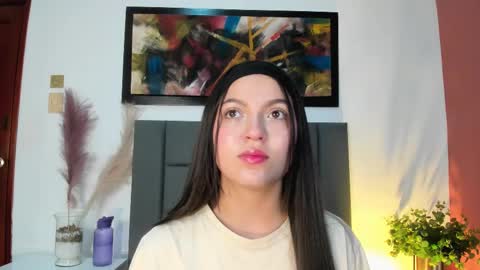 Snapshot of sophiacolliins chatting on 09.18.25 sophiacolliins online show from 09.18.25