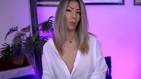 Snapshot of sophiapotts chatting on 05.27.26 Sophie online show from 05.27.26
