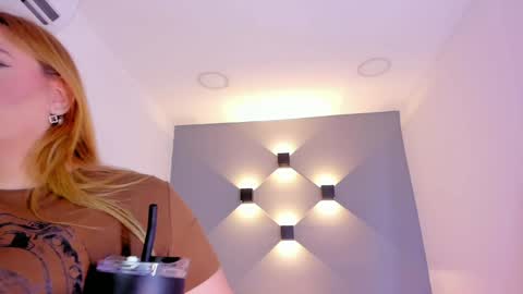 Snapshot of sophiarossee chatting on 01.28.25 Sofi online show from 01.28.25