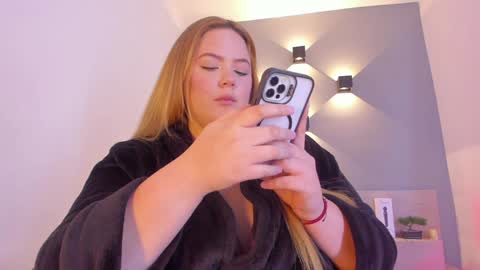 Snapshot of sophiarossee chatting on 01.28.25 Sofi online show from 01.28.25