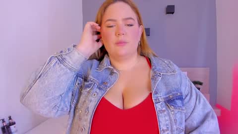 Snapshot of sophiarossee chatting on 02.05.25 Sofi online show from 02.05.25