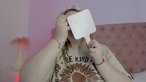 Snapshot of sophiarossee chatting on 09.24.25 Sofi online show from 09.24.25