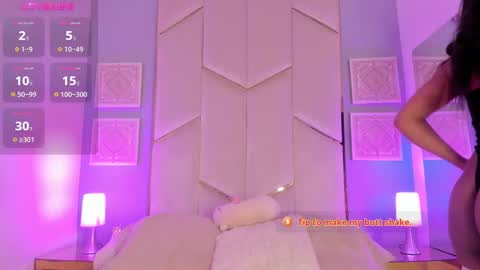 Snapshot of sophiasmiths_ chatting on 01.21.25 SophiaSmiths online show from 01.21.25