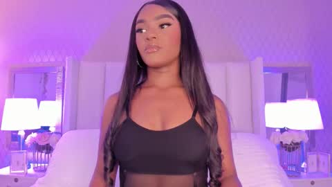 Snapshot of sophiasmiths_ chatting on 10.14.25 SophiaSmiths online show from 10.14.25