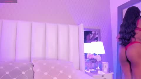 Snapshot of sophiasmiths_ chatting on 10.24.25 SophiaSmiths online show from 10.24.25