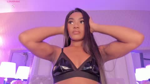 Snapshot of sophiasmiths_ chatting on 10.29.25 SophiaSmiths online show from 10.29.25