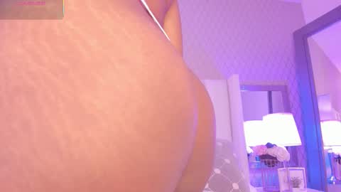 Snapshot of sophiasmiths_ chatting on 11.20.25 SophiaSmiths online show from 11.20.25