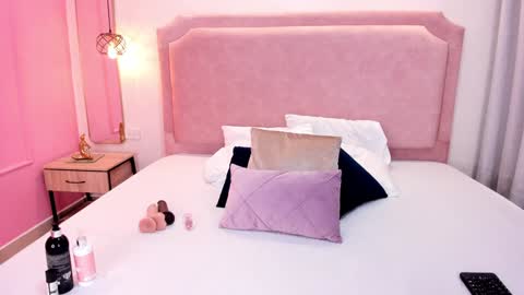 Snapshot of sophiawhite__ chatting on 02.03.25 SOPHIA online show from 02.03.25