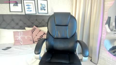 Snapshot of sophie__blare chatting on 05.14.26 sophie__blare online show from 05.14.26