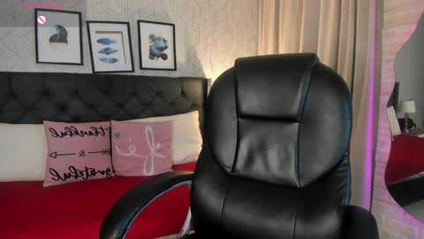 Snapshot of sophie__blare chatting on 05.21.26 sophie__blare online show from 05.21.26