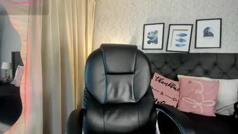 Snapshot of sophie__blare chatting on 05.25.26 sophie__blare online show from 05.25.26