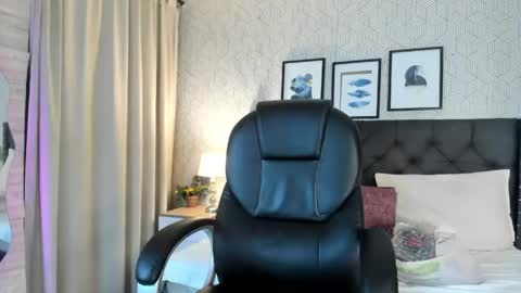 Snapshot of sophie__blare chatting on 06.01.26 sophie__blare online show from 06.01.26