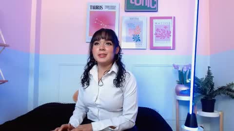 Snapshot of sophie_benet_ chatting on 05.06.26 Sophie online show from 05.06.26