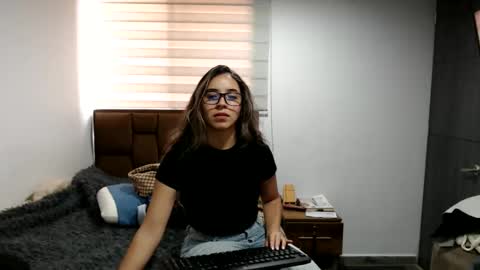 Snapshot of sophie_fox2 chatting on 05.23.26 sophie_fox2 online show from 05.23.26