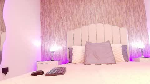 Snapshot of sophie_hils chatting on 11.15.25 sophie online show from 11.15.25