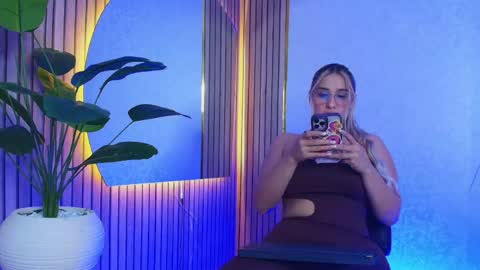 Snapshot of sophie_janner chatting on 06.06.26 SOPHIE JANNER online show from 06.06.26