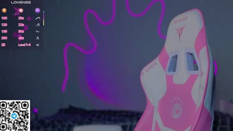 sophie_nomenal_ online show from 04.20.26