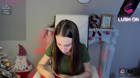 Snapshot of sophie_rocks chatting on 12.14.25 Sophie online show from 12.14.25