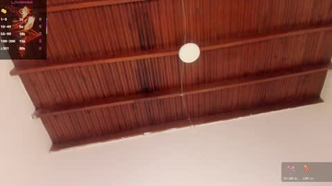 Snapshot of sophie_smith19 chatting on 10.21.25 sophie_smith19 online show from 10.21.25