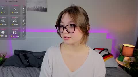 Snapshot of sophieblush chatting on 06.30.26 Sophia online show from 06.30.26