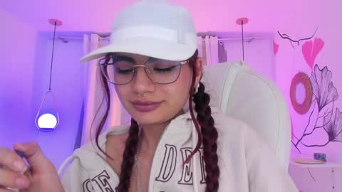 Snapshot of sophiecherry_ chatting on 01.31.25 Sophie IG sophiecherry es online show from 01.31.25