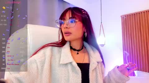 Snapshot of sophiecherry_ chatting on 09.30.25 Sophie IG sophiecherry es online show from 09.30.25