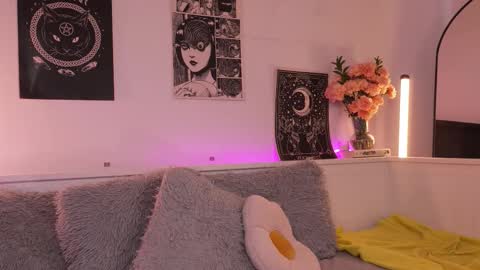 Snapshot of sophiee_art chatting on 10.20.25 Sophiee online show from 10.20.25