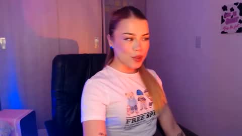 Snapshot of sophieee01 chatting on 06.07.26 Sophie online show from 06.07.26